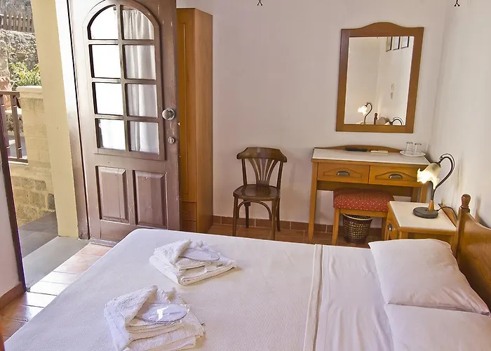 Camelot Traditional & Classic Hotel